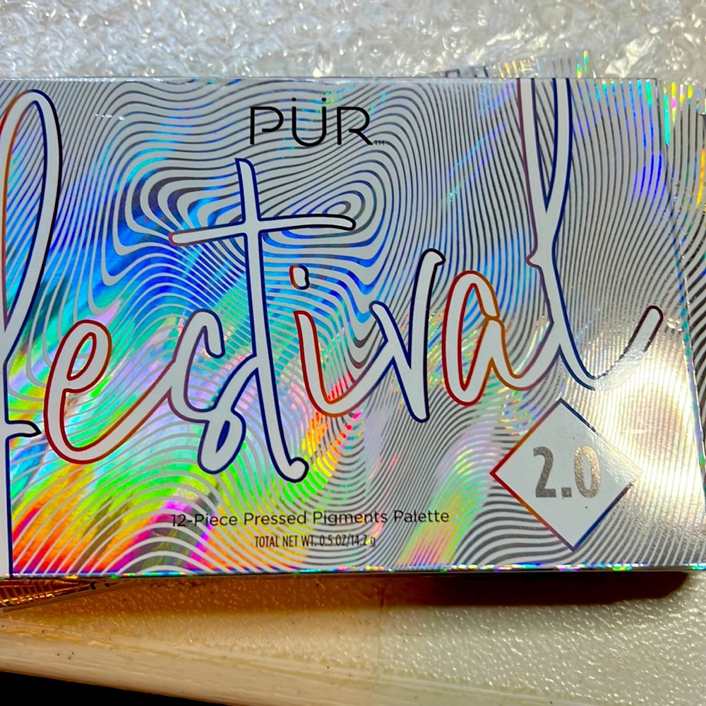 BNIB  12 pan eye Palette